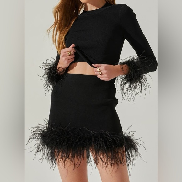 NWT ASTR THE LABEL - Keily black feather trim skirt - Size Small - Picture 5 of 10